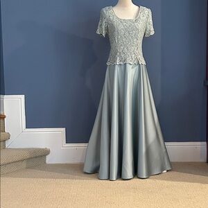 Gorgeous Size 8 Vintage 1990s Stenay Green Beaded Formal Gown w/Satin Skirt NWT